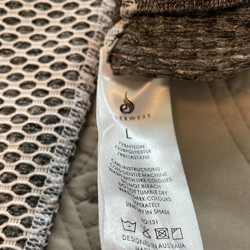 Ryderwear Grey and White Scrunch Butt Leggings Size Large - Picture 5 of 6